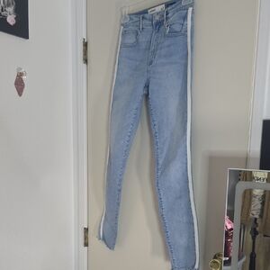 Garage Light Blue Women's Jeans W/ White Stripe (EUC)(1)🤍🩵🤍